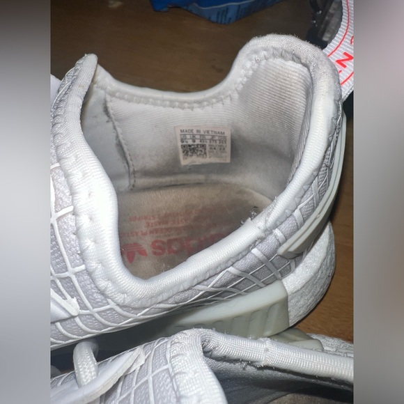 Adidas NMD_R1 Shoes - Picture 3 of 6